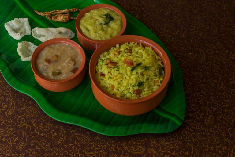3. Makar Sankranti & Pongal – Celebrating the Harvest 🌾🌞