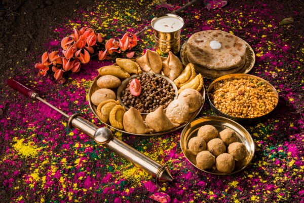 Holi Festival Food 2025: Traditional Sweets, Snacks & Drinks to Celebrate the Festival of Colors 🌸🎊