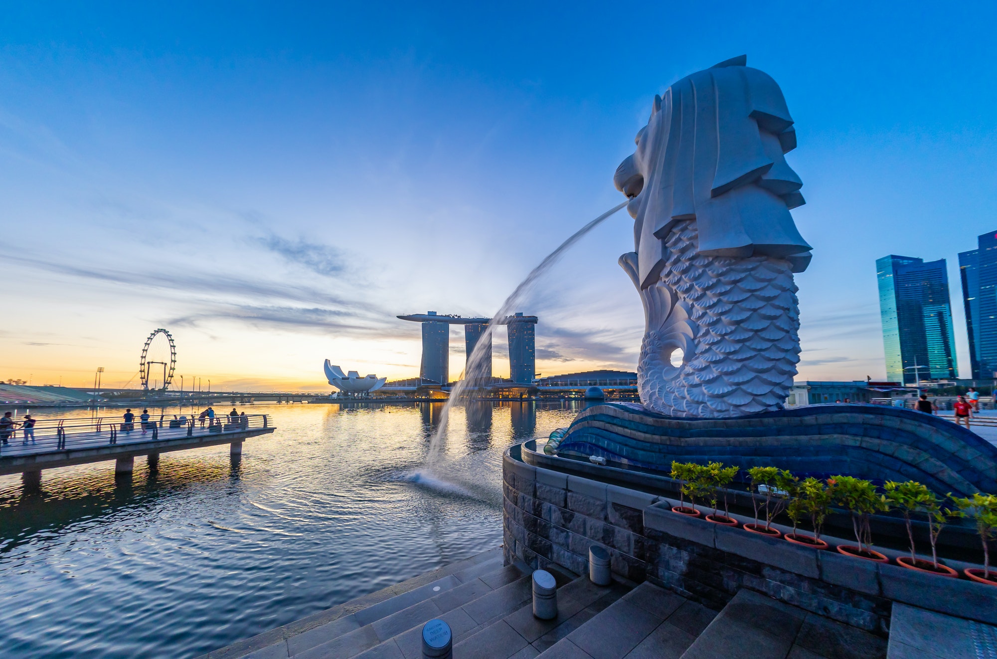 singapore-merlion-park-downtown-singapore-business-district.jpg