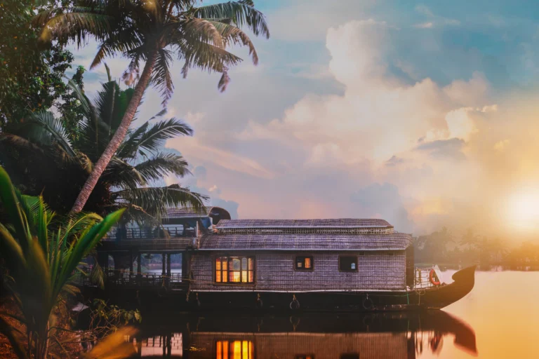 Day 5: Transfer to Alleppey | Luxury Houseboat Stay with Candlelight Dinner